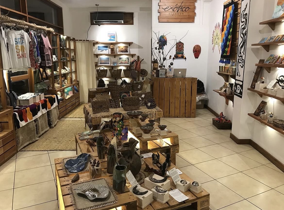 Interior de la Galería Exótico Ecuador — Fair Trade en Puerto Ayora, Santa Cruz