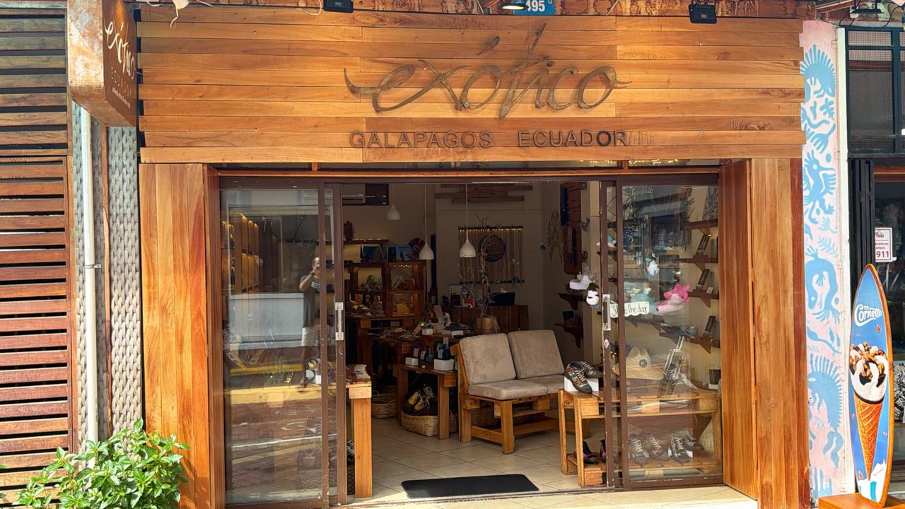 Fachada de la Galería Exótico Ecuador — Fair Trade en Puerto Ayora, Santa Cruz